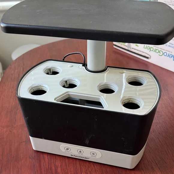 In-Home Aero-Garden System - Picture 5 of 7